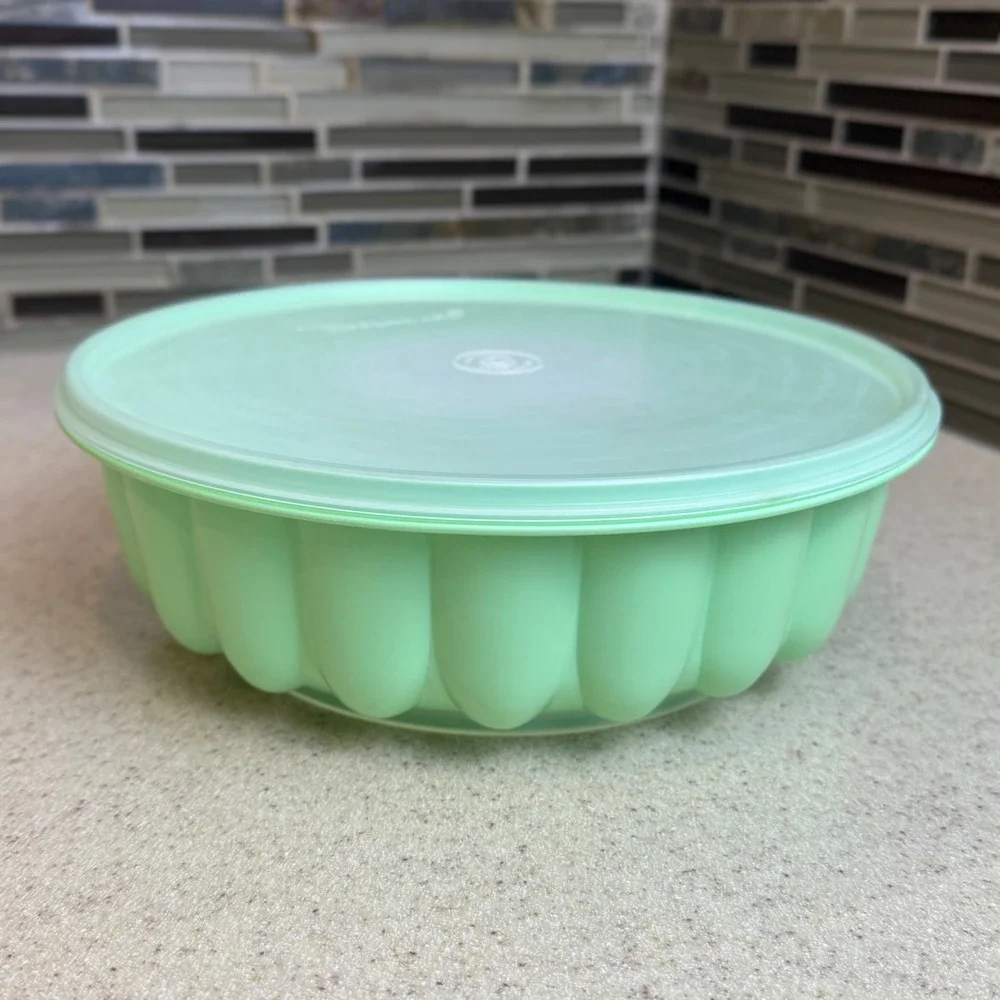 Tupperware vintage jello